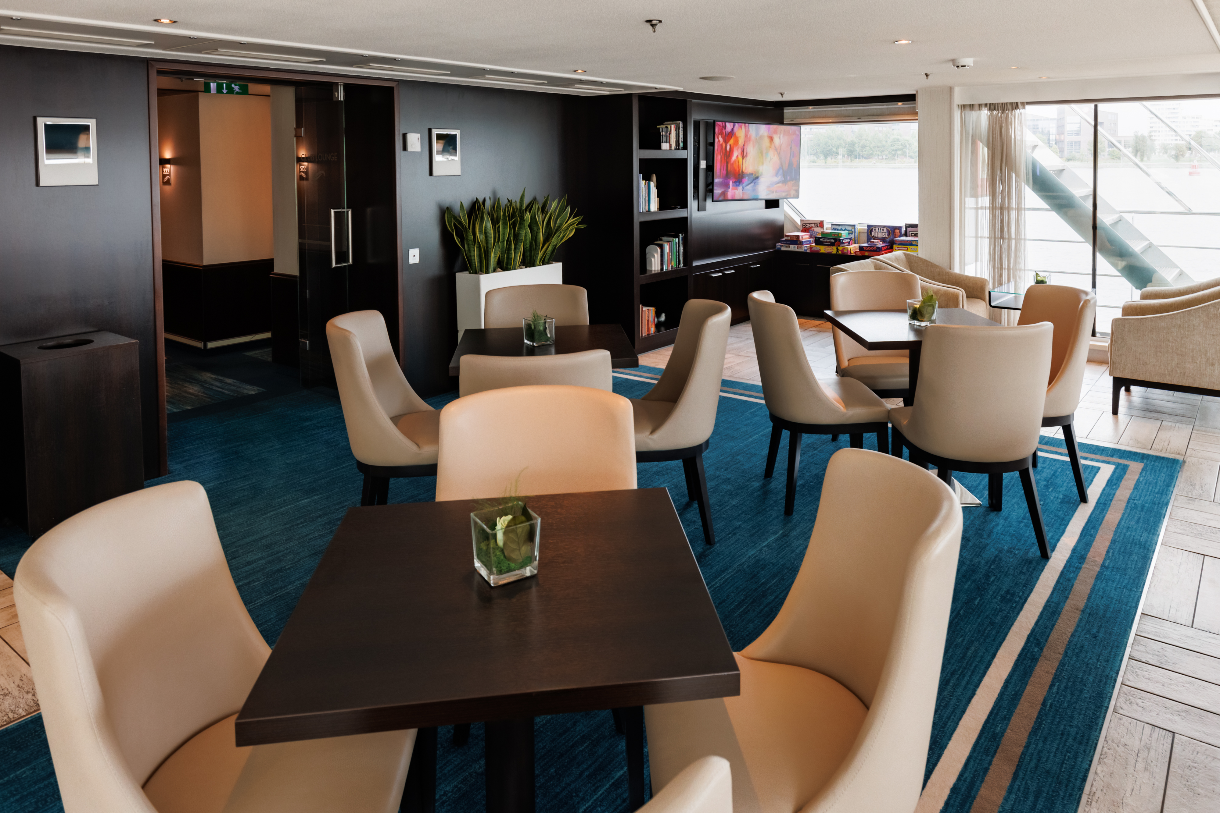 Avalon Vista - Club Lounge
